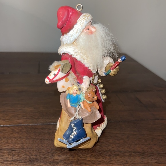 2003 Vintage Gifts For Everyone Hallmark Ornament - Picture 5 of 7